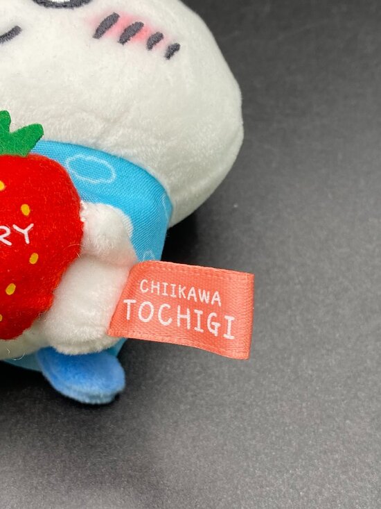 Chiikawa Hachiware Strawberry Keychain Plush Doll Fukuoka Limited Edition NWT - Picture 3 of 11